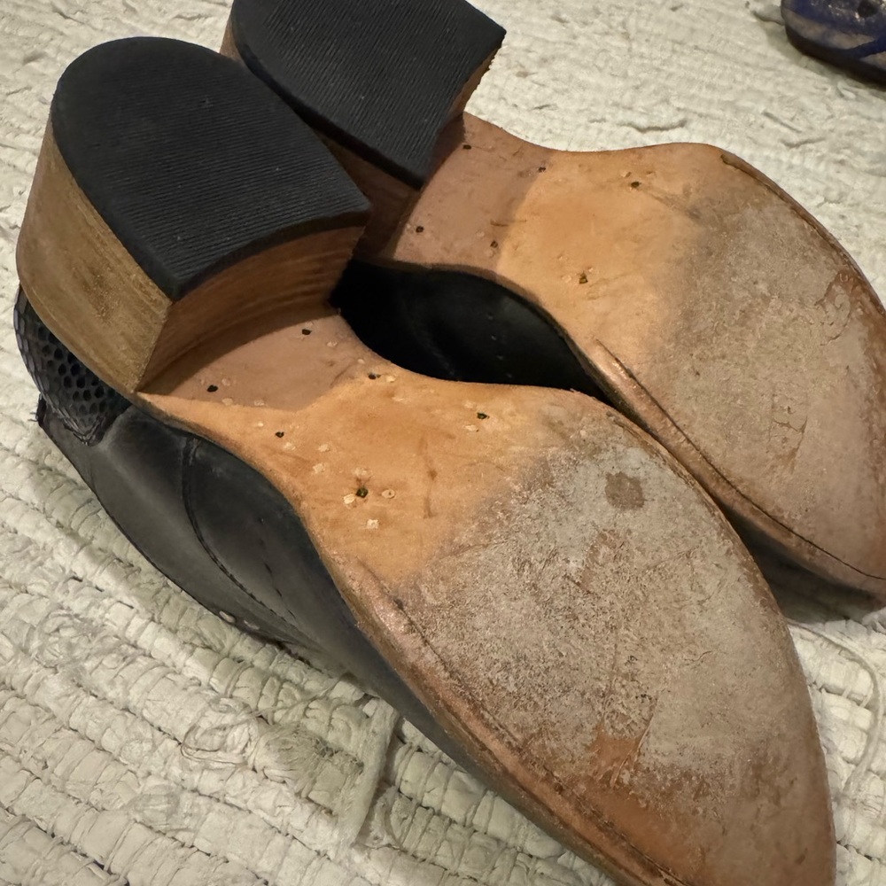 Stylish Black Leather Women's Shoes - Picture 4 of 5